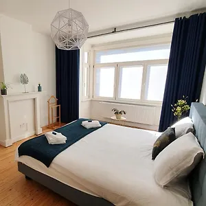 Trendy, Authentieke Woning Met Groot Terras En Tuin Brugge